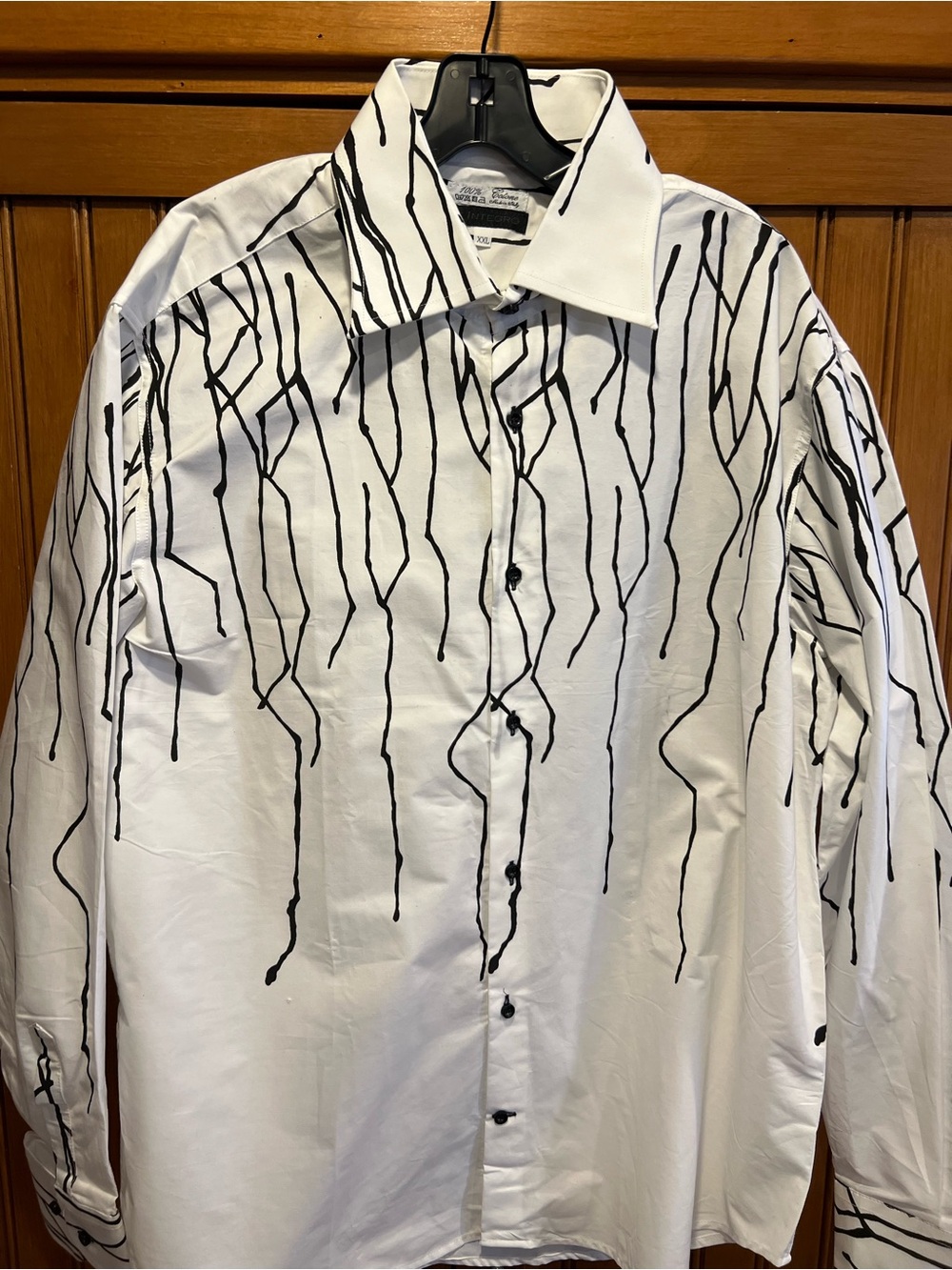 White shirt button up Shirt with Black Drip Pattern
Made in Italy.
